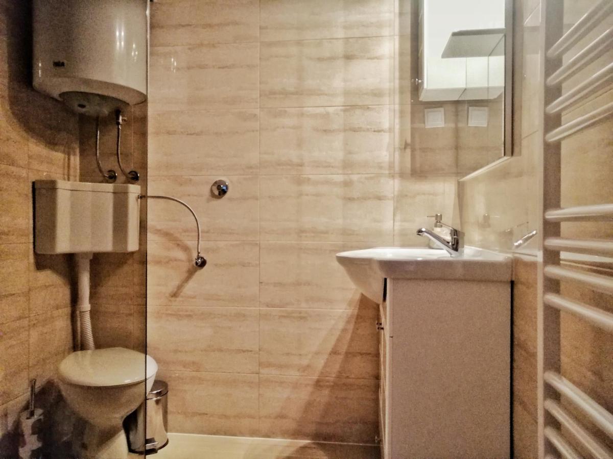 House Angie Hotel เยแซร์ตเซ ภายนอก รูปภาพ