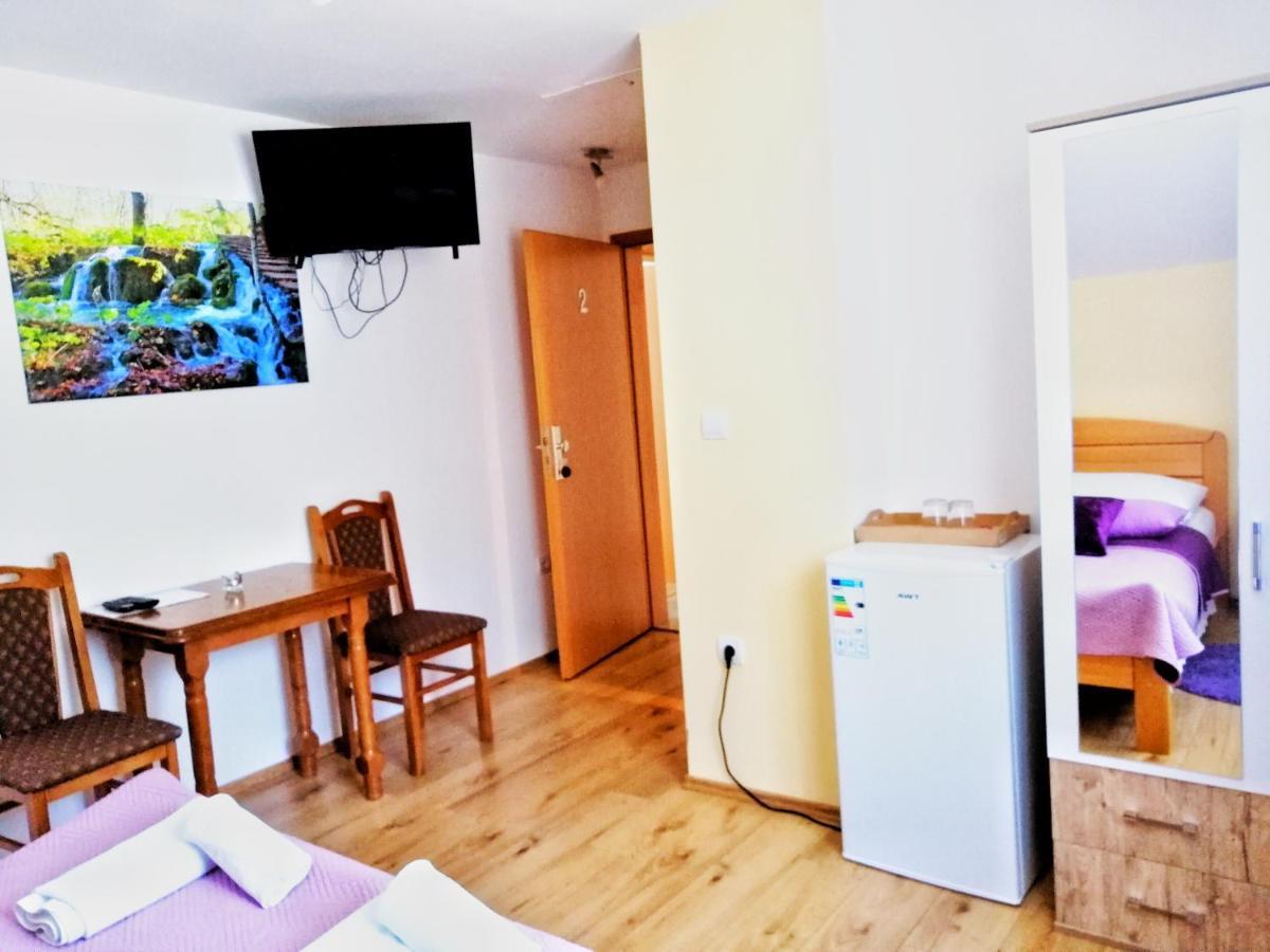 House Angie Hotel เยแซร์ตเซ ภายนอก รูปภาพ