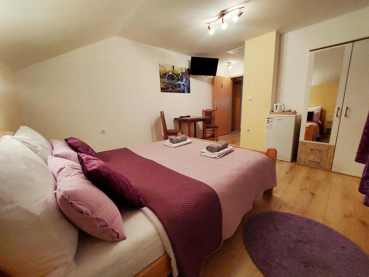 House Angie Hotel เยแซร์ตเซ ภายนอก รูปภาพ