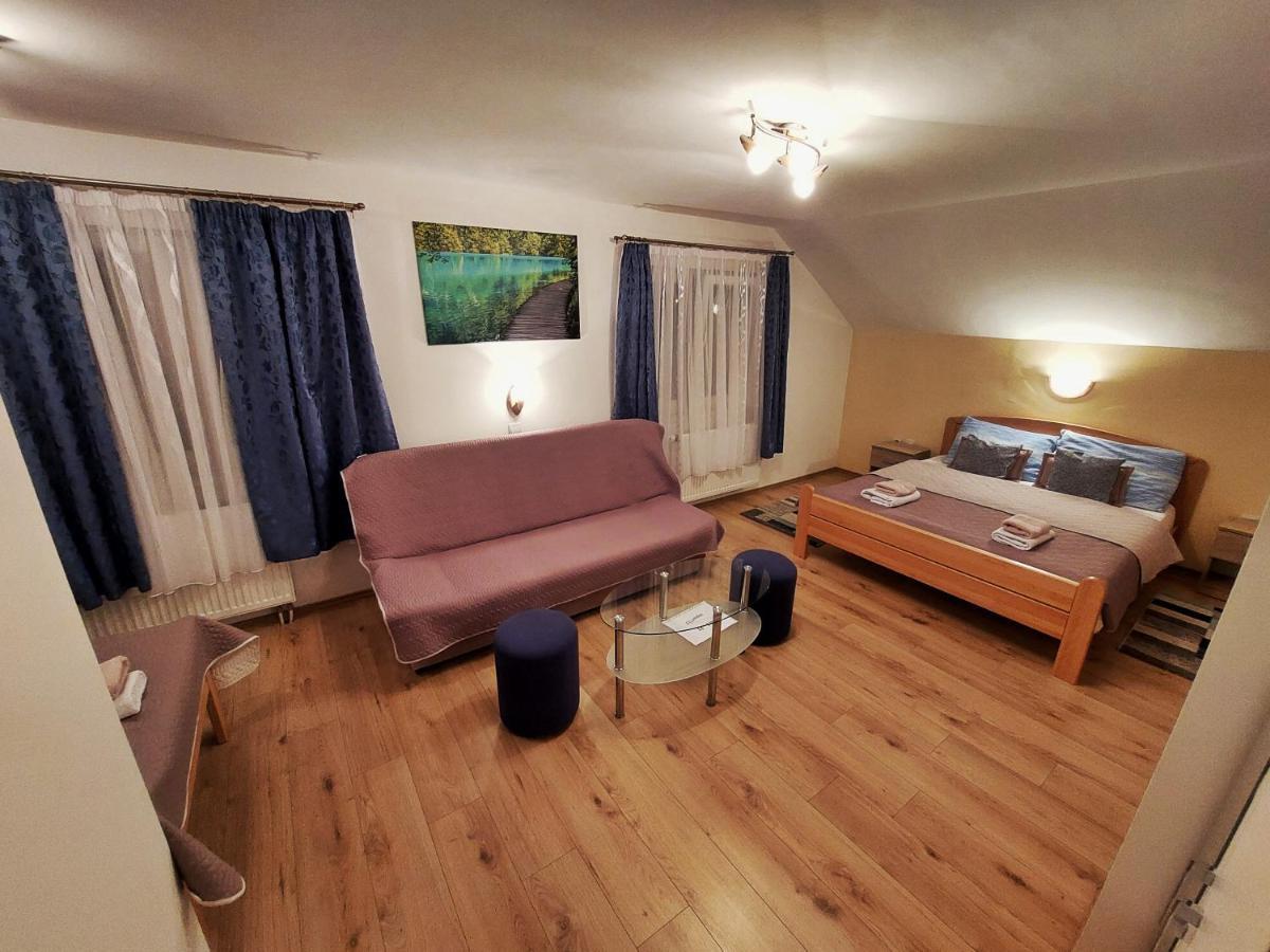 House Angie Hotel เยแซร์ตเซ ภายนอก รูปภาพ