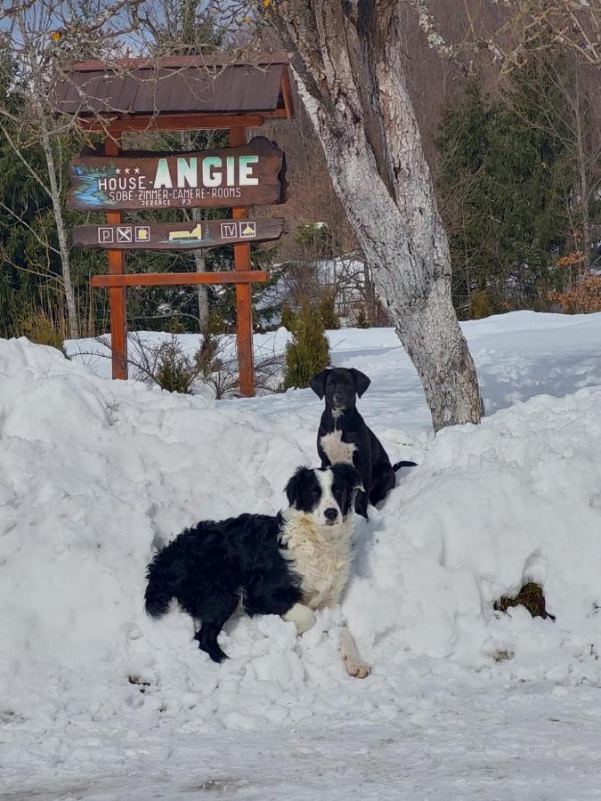 House Angie Hotel เยแซร์ตเซ ภายนอก รูปภาพ